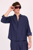 Des dark blue striped shirt