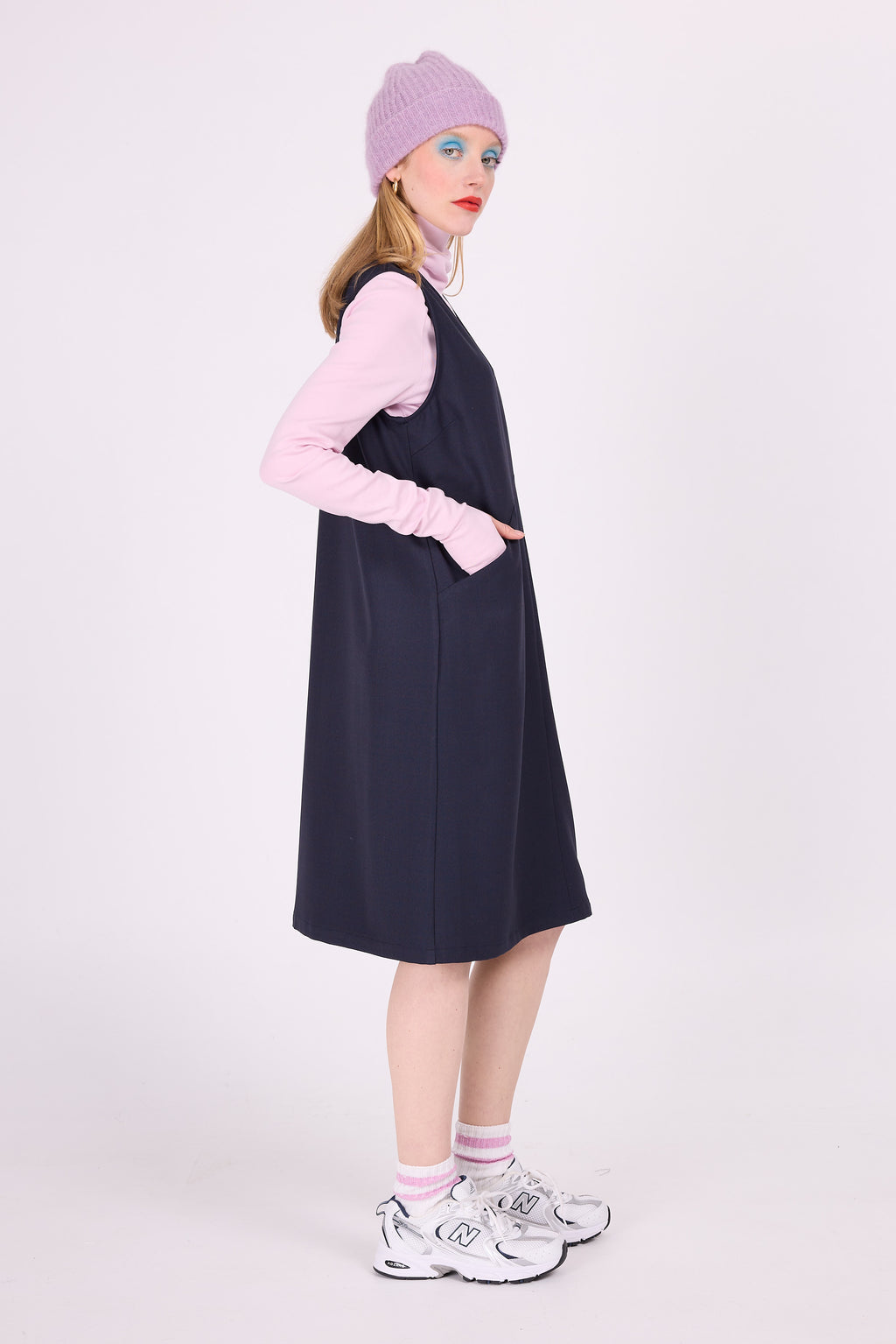 Elma blaues Kleid mit roten Sprenkeln