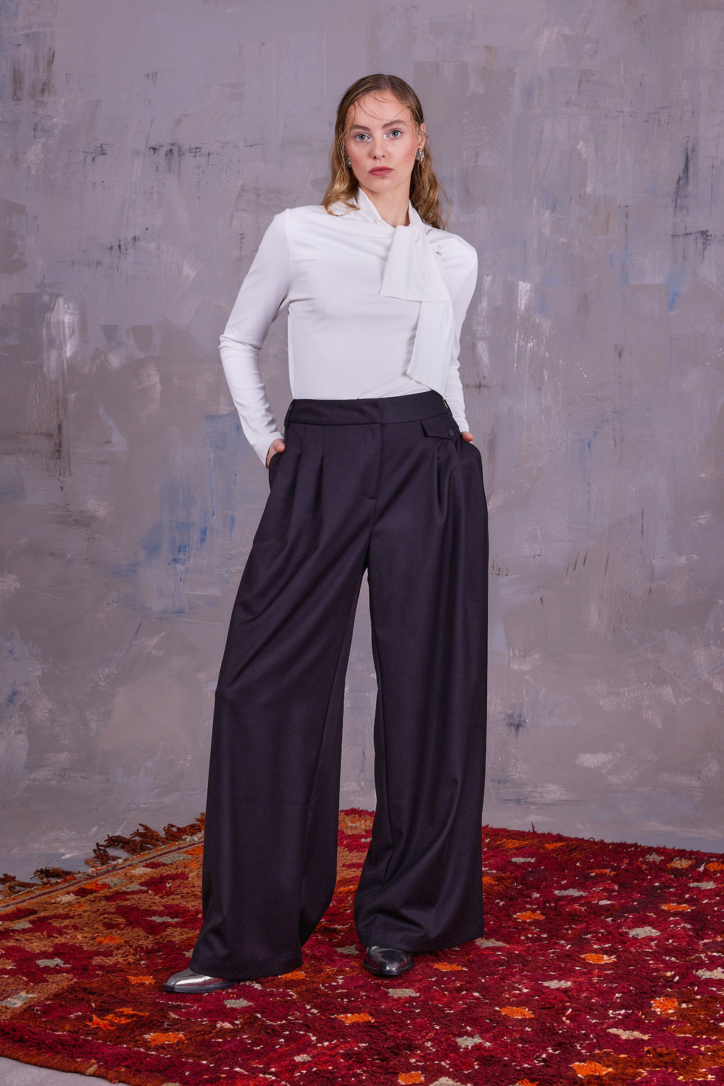 Gemma white T-shirt with bow