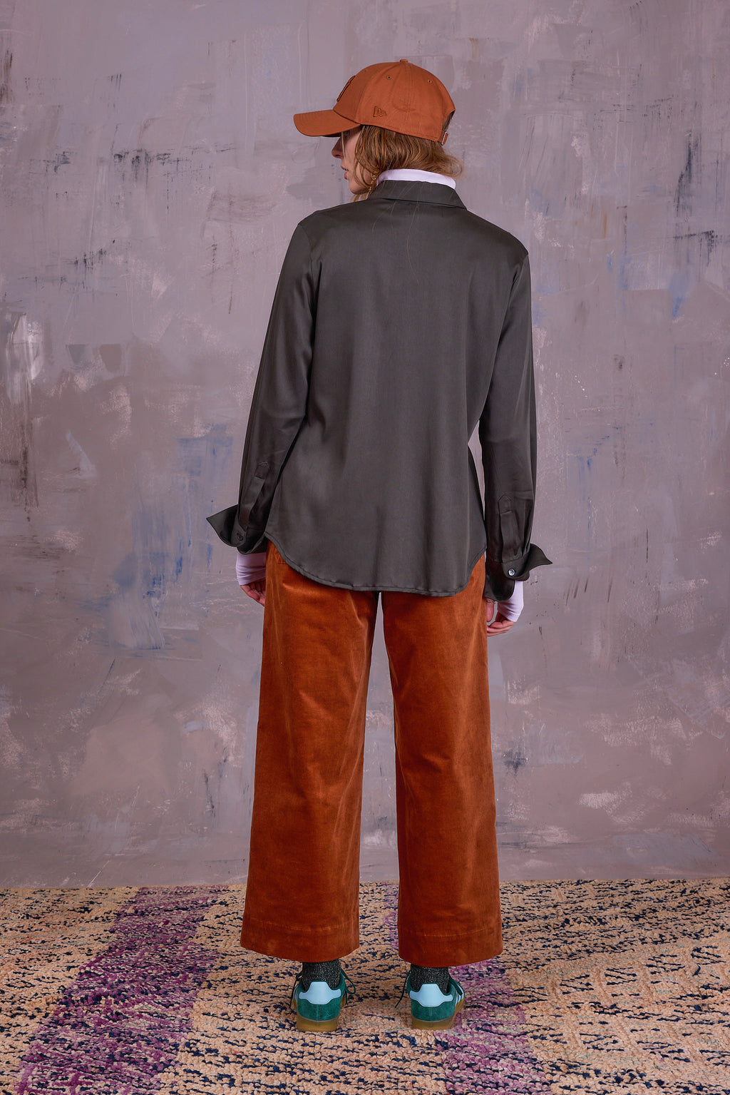 Filou shirt in dark olive satin
