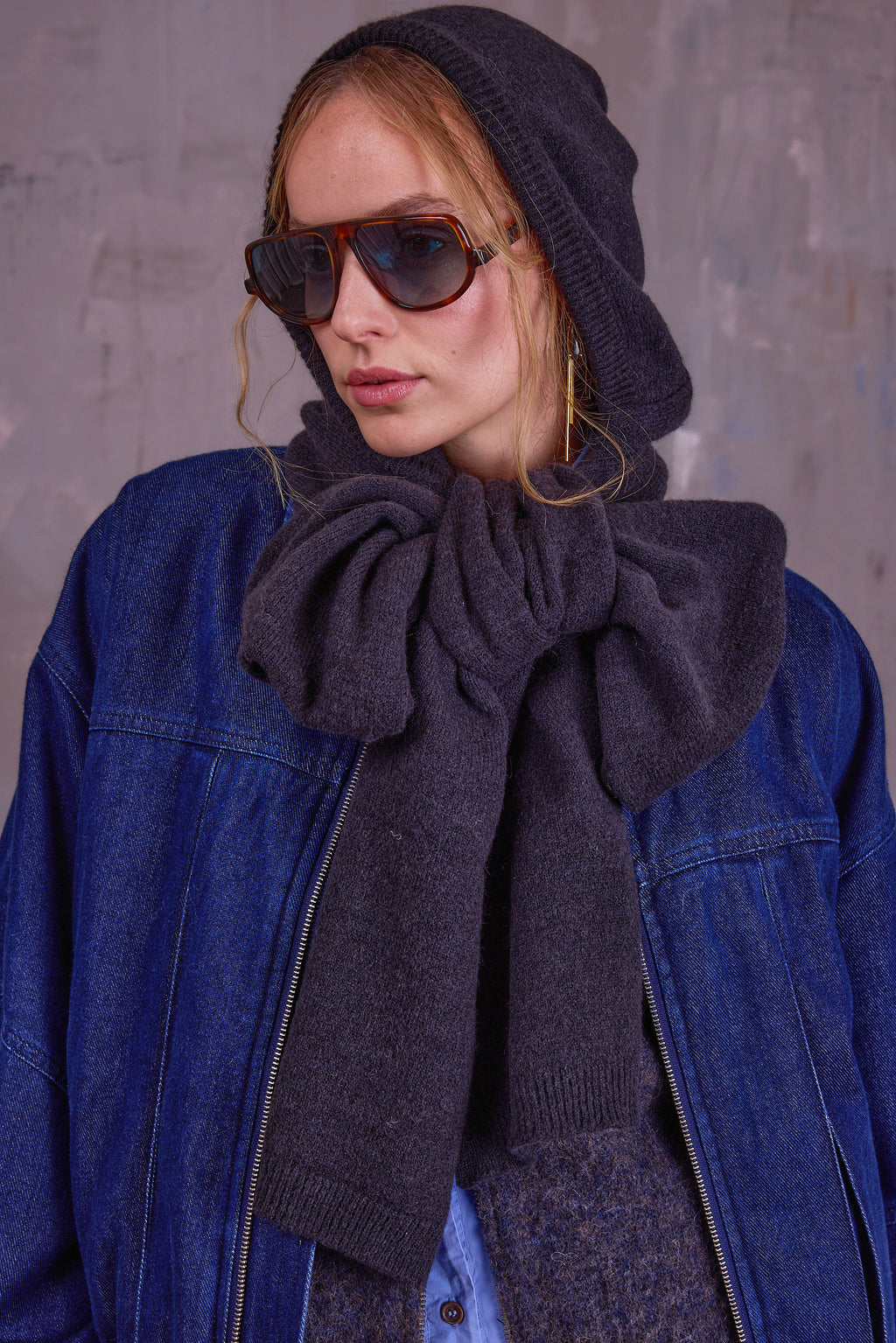 Gerlynn black scarf with hood