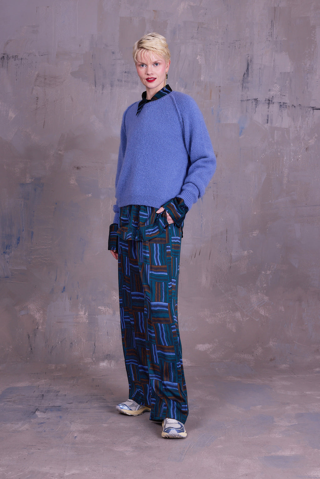 Gijsbrecht trousers in satijnen deepsea blue Wovens