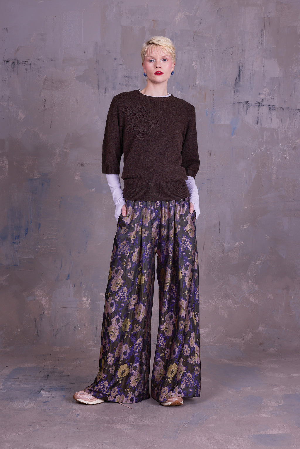 Freddy trousers in violet blossom jacquard