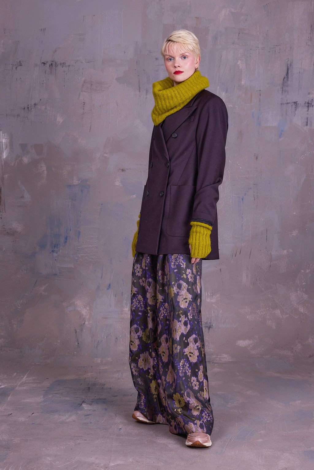 Freddy trousers in violet blossom jacquard