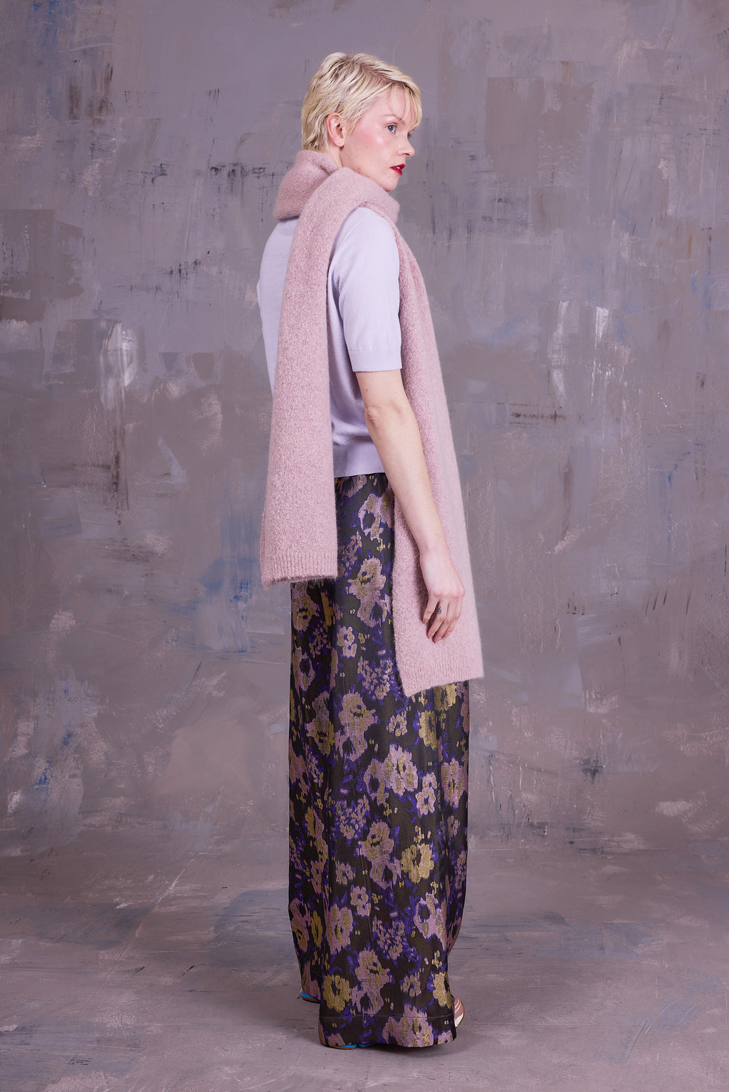 Freddy trousers in violet blossom jacquard