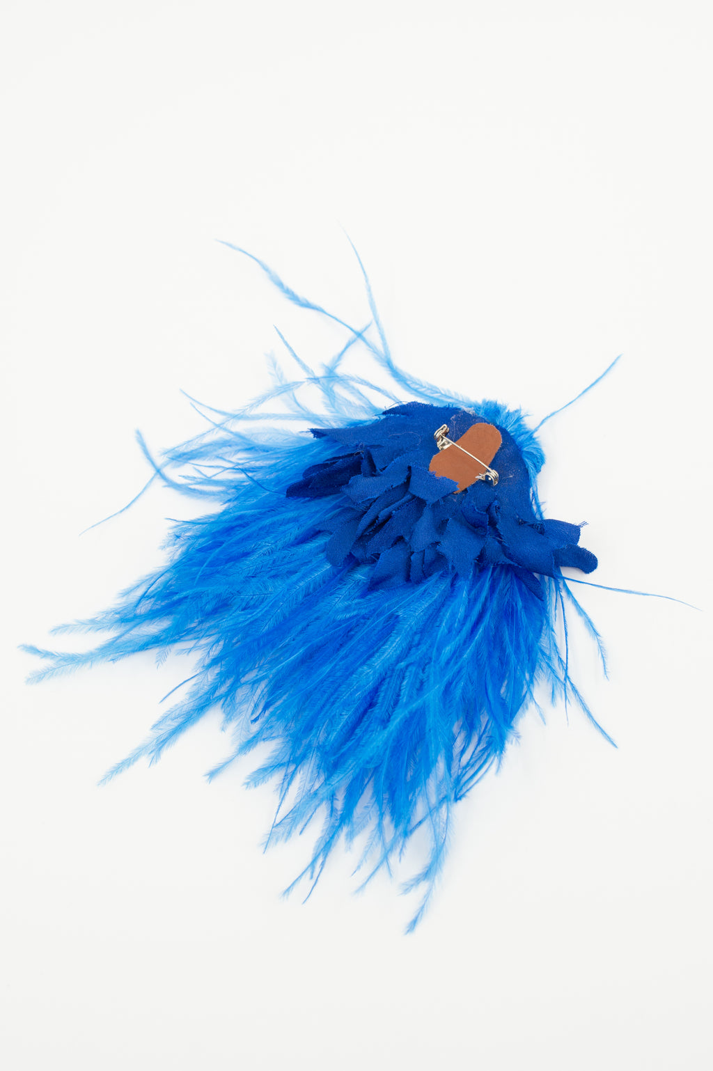 Zaza brooch in Santorini blue feathers