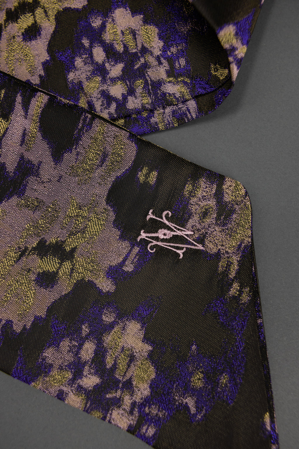 Grisa scarf in violet blossom jacquard