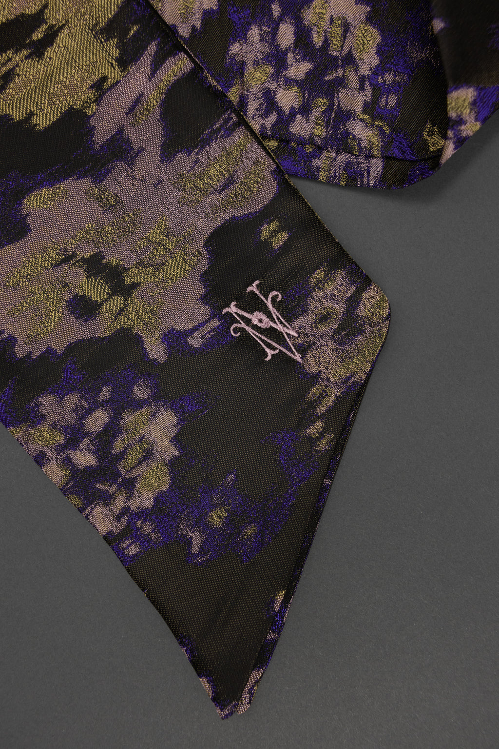 Grisa scarf in violet blossom jacquard