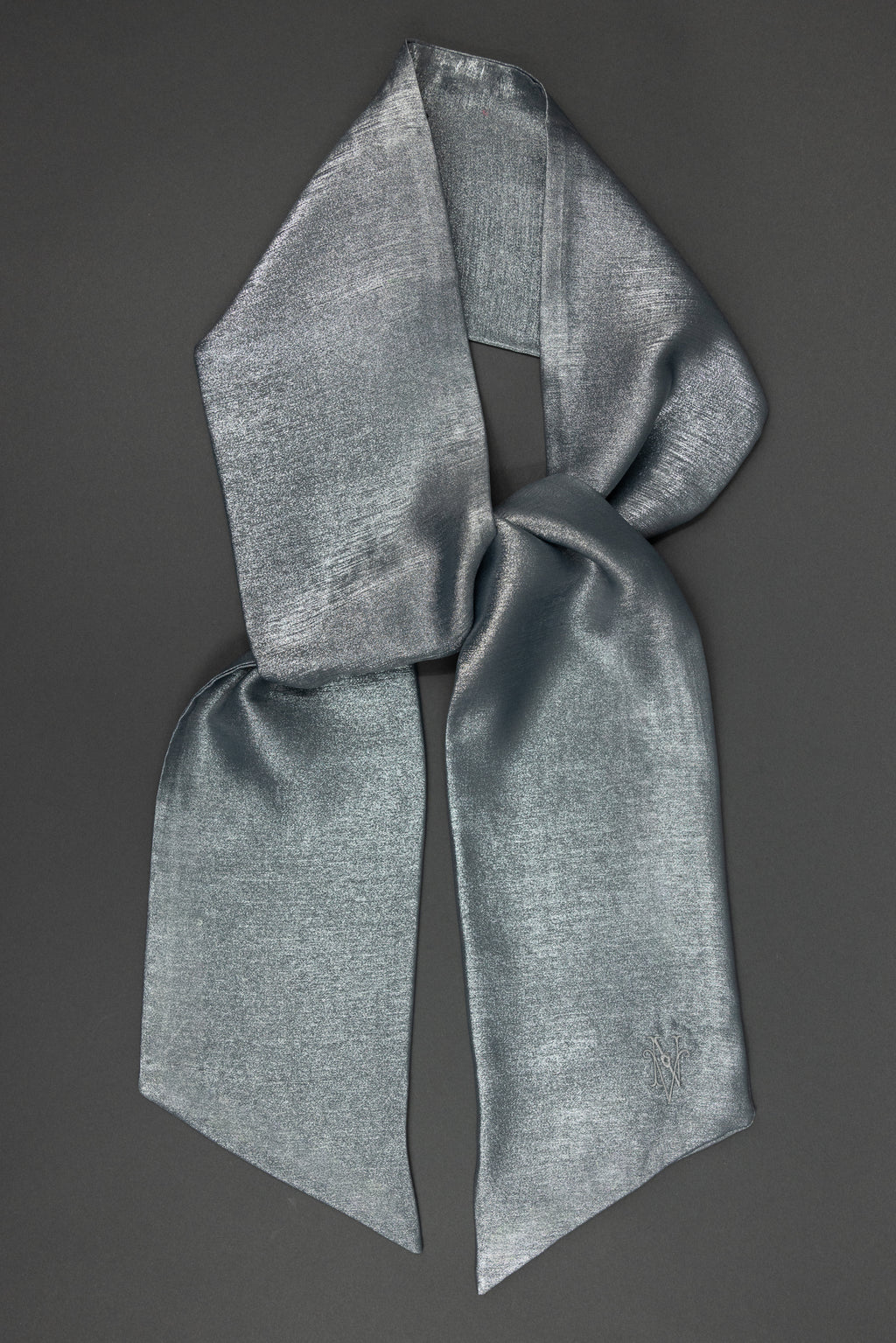 Girsa scarf in shiny silver