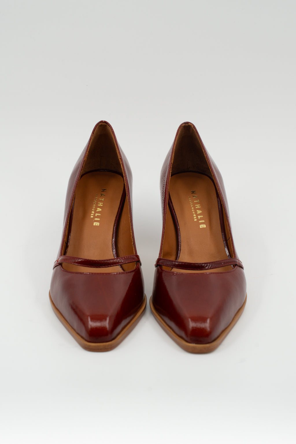 Daggie cognac pump