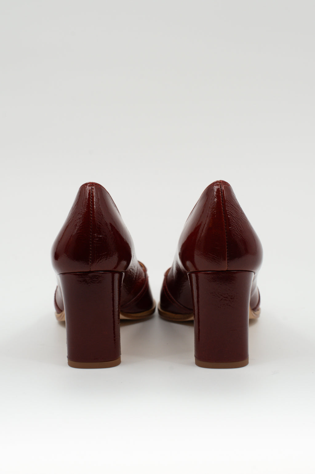 Daggie cognac pump