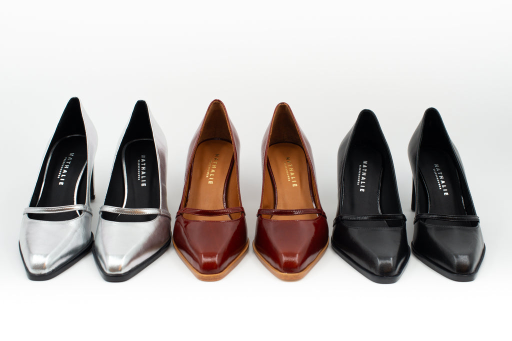 Daggie cognac pump