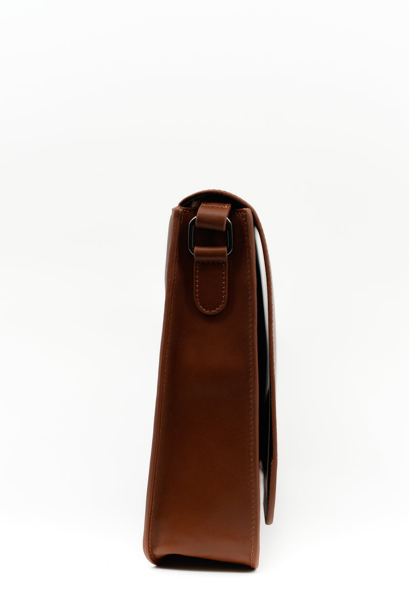Sac bandoulière moyen en cuir nappa cognac