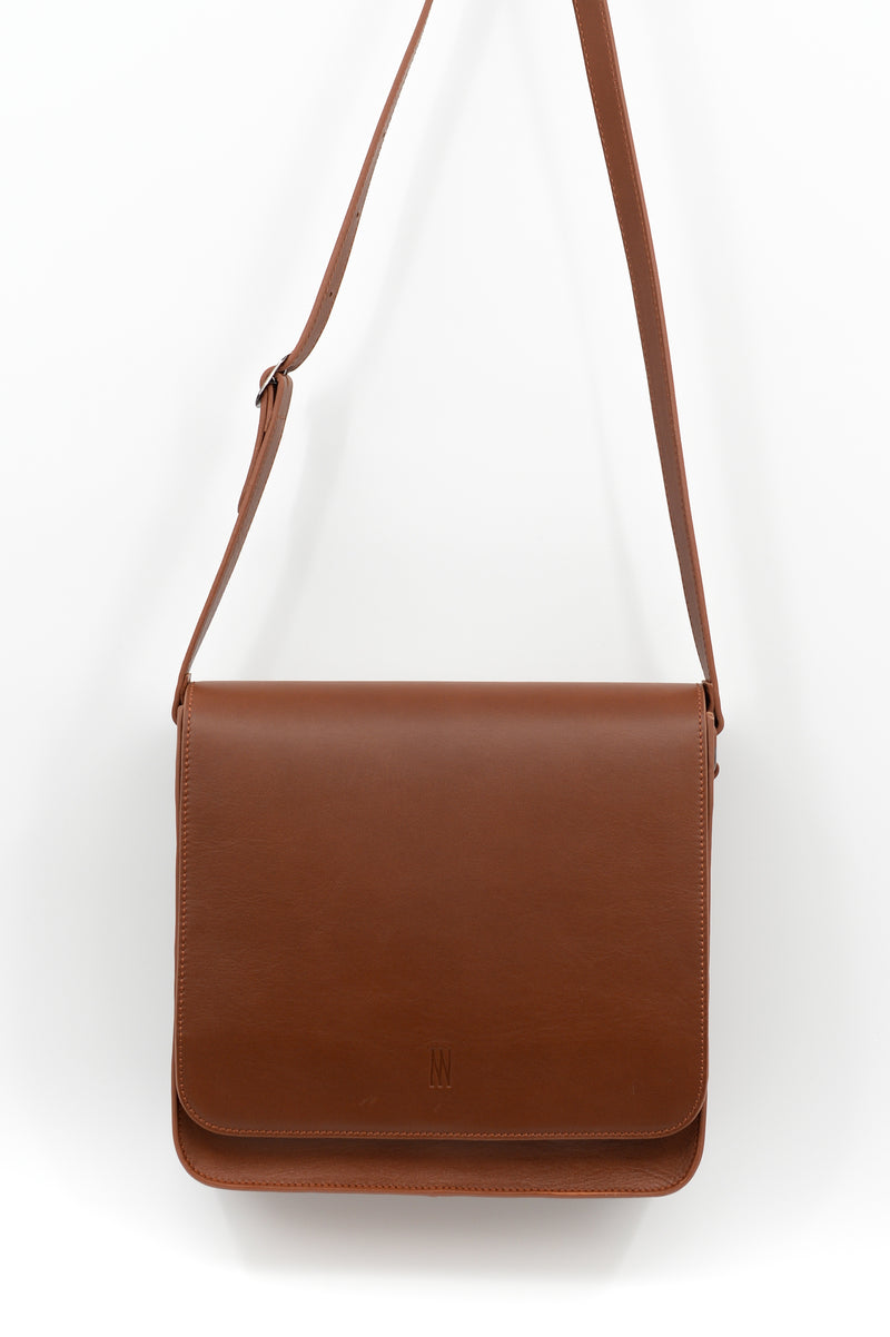 Sac bandoulière moyen en cuir nappa cognac