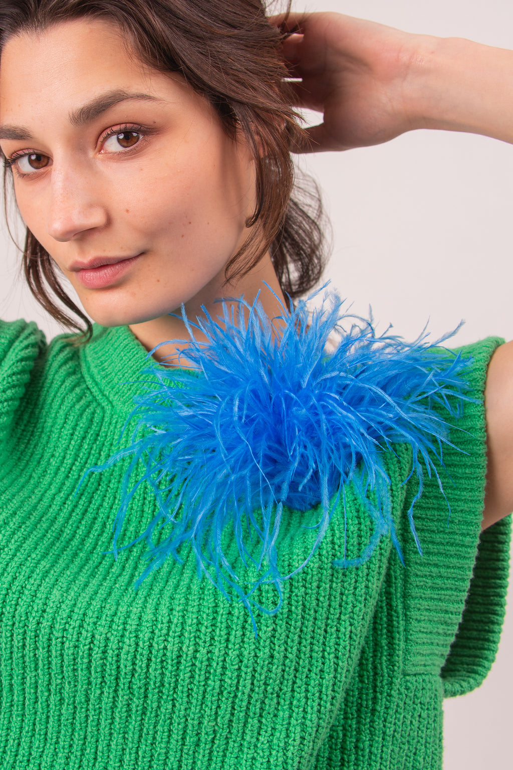 Zaza brooch in Santorini blue feathers