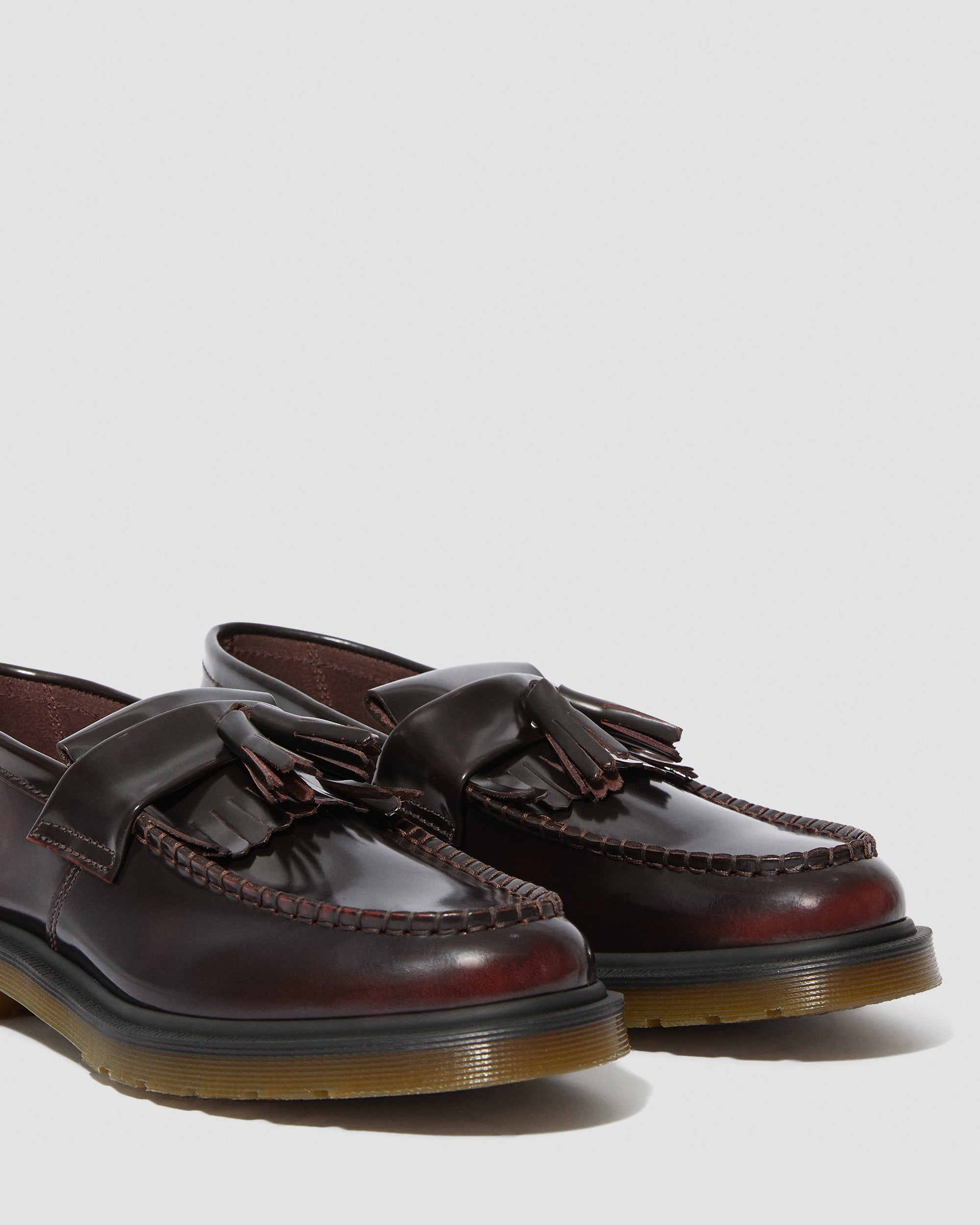 Tassel Loafer en Cherry Red Arcadia