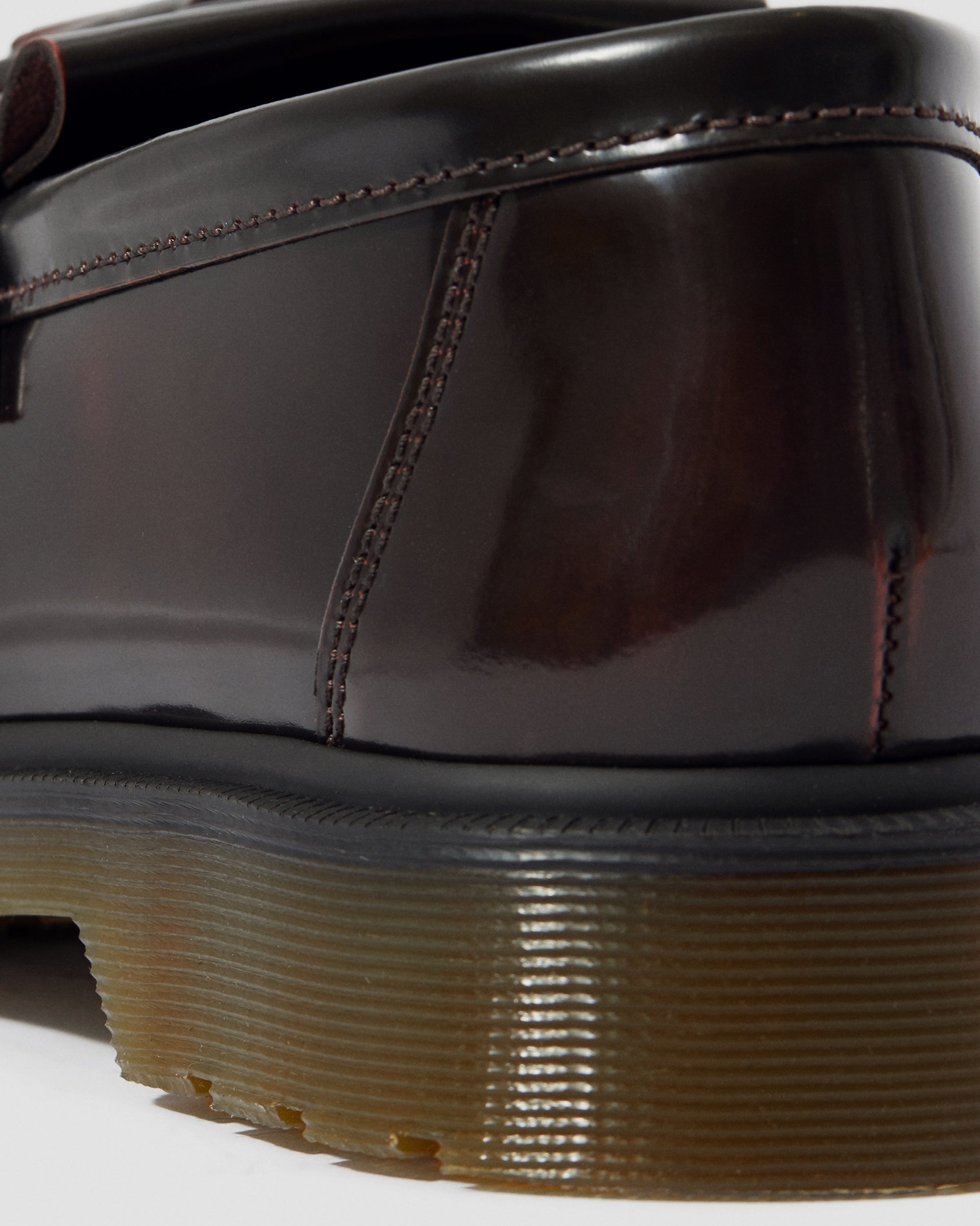 Tassel Loafer en Cherry Red Arcadia