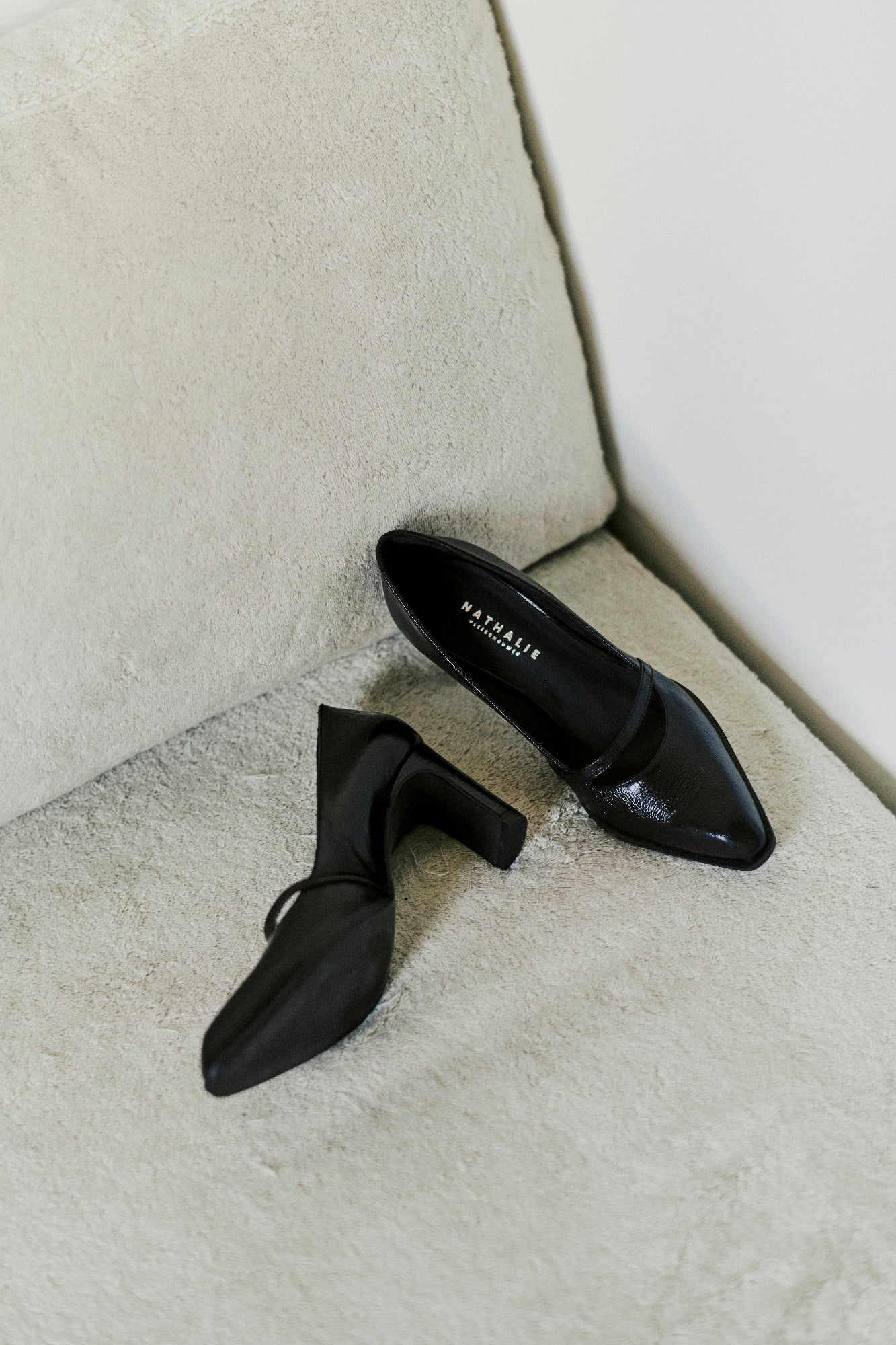 Daggie black pump
