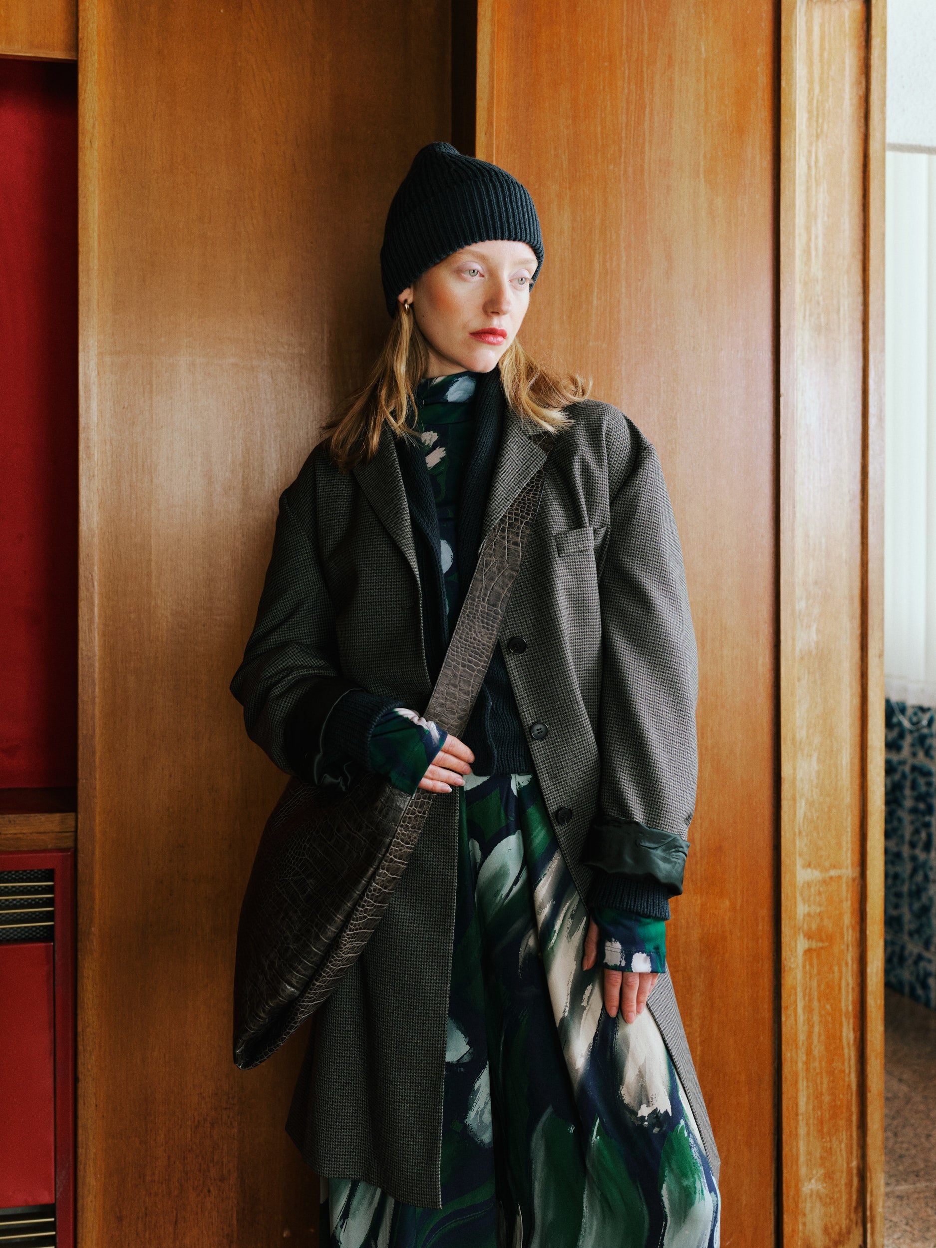 Big crossbody handtas in croco black olive