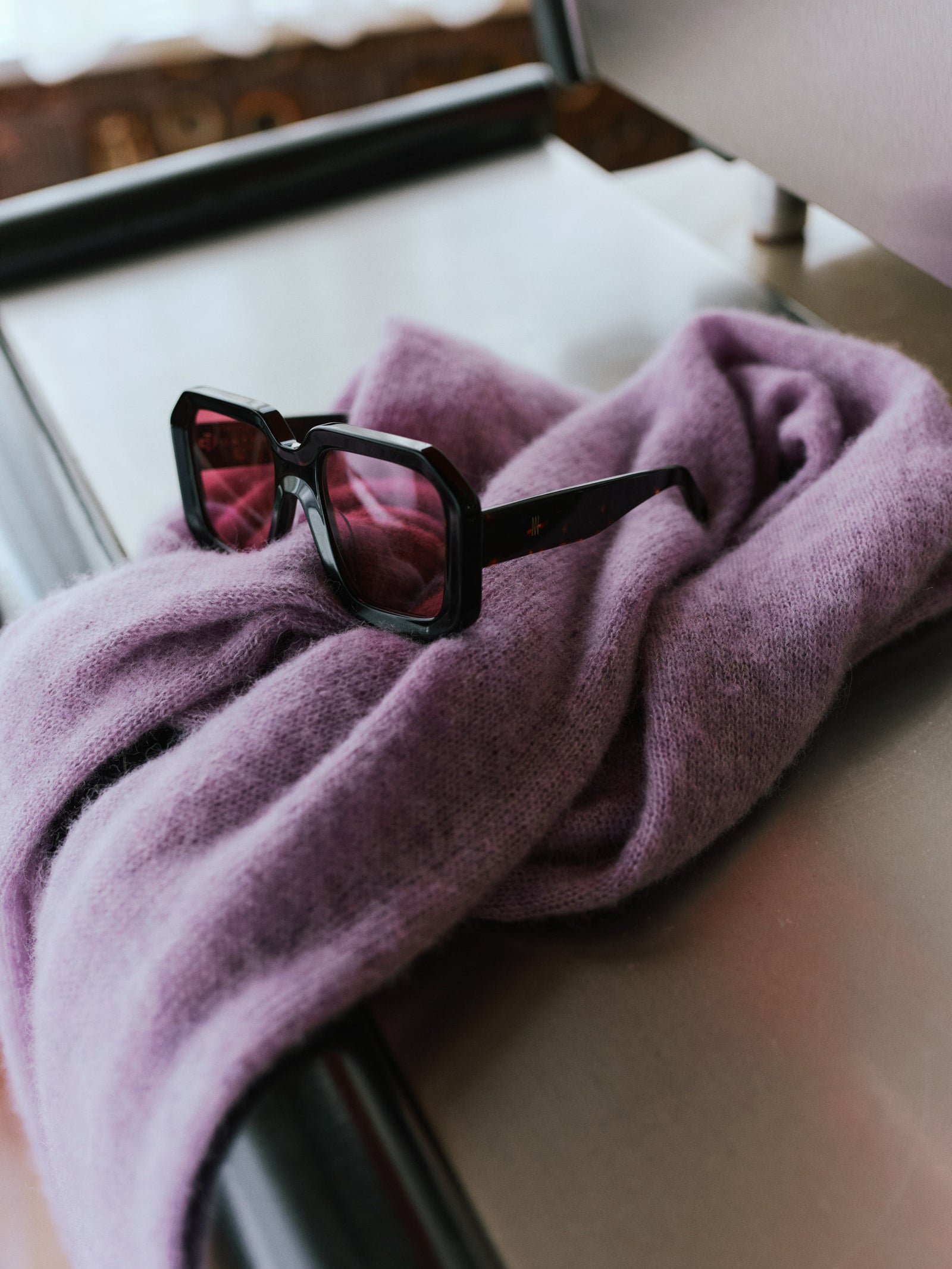 Jackie sunglasses in dark tortoise / cherry