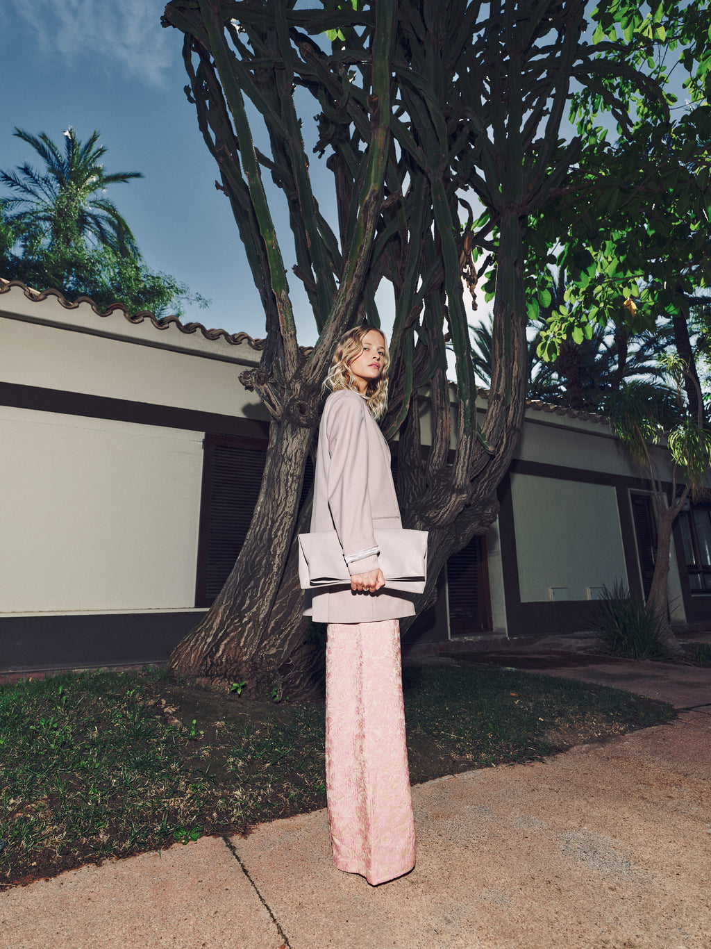 Clutch in taupe