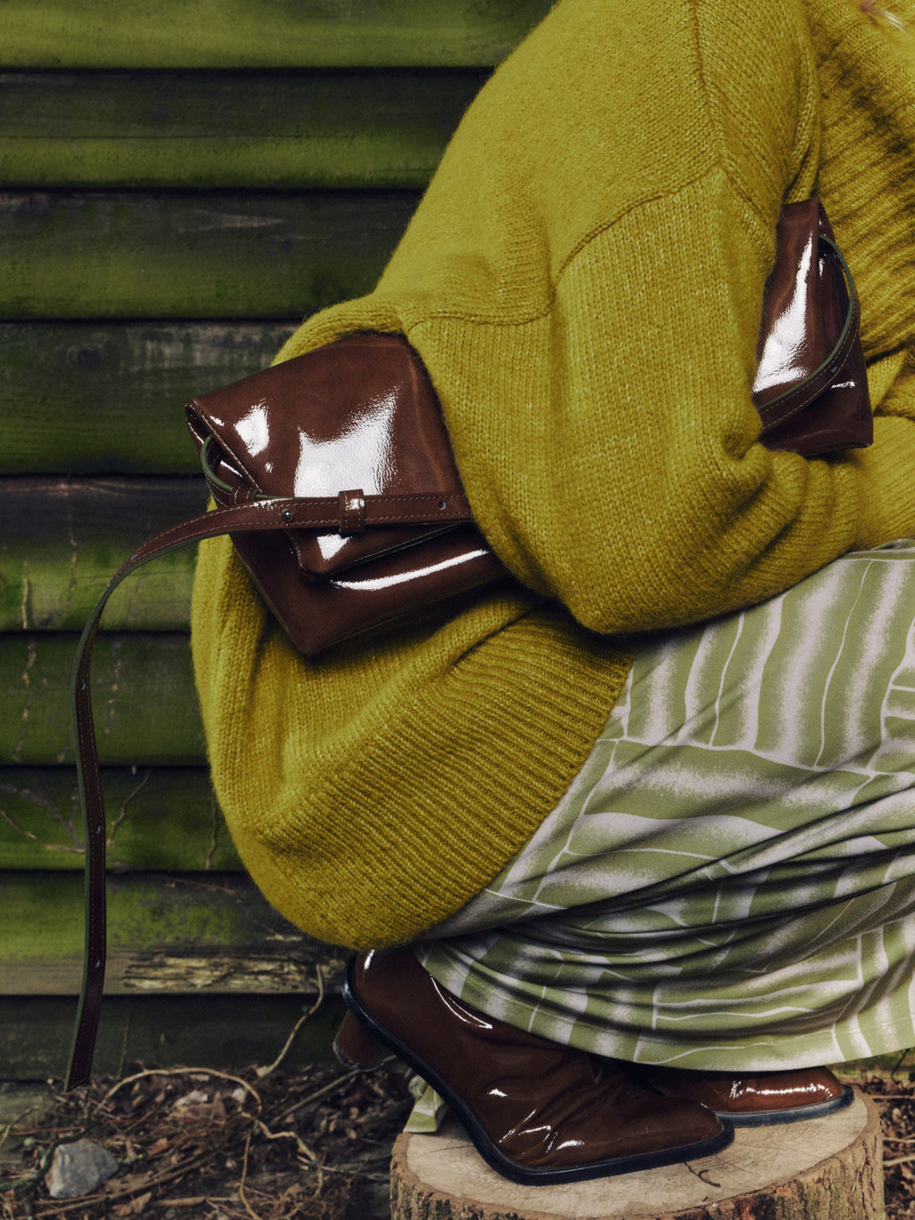 Gennaro handtas in patent olive