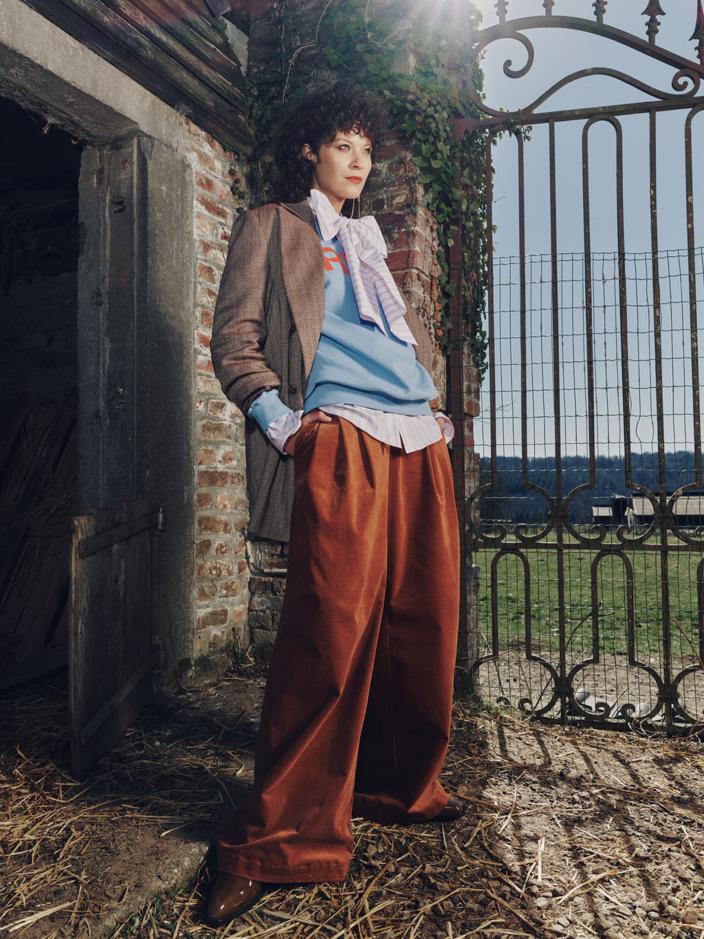 Guy trousers in hazelnut velvet