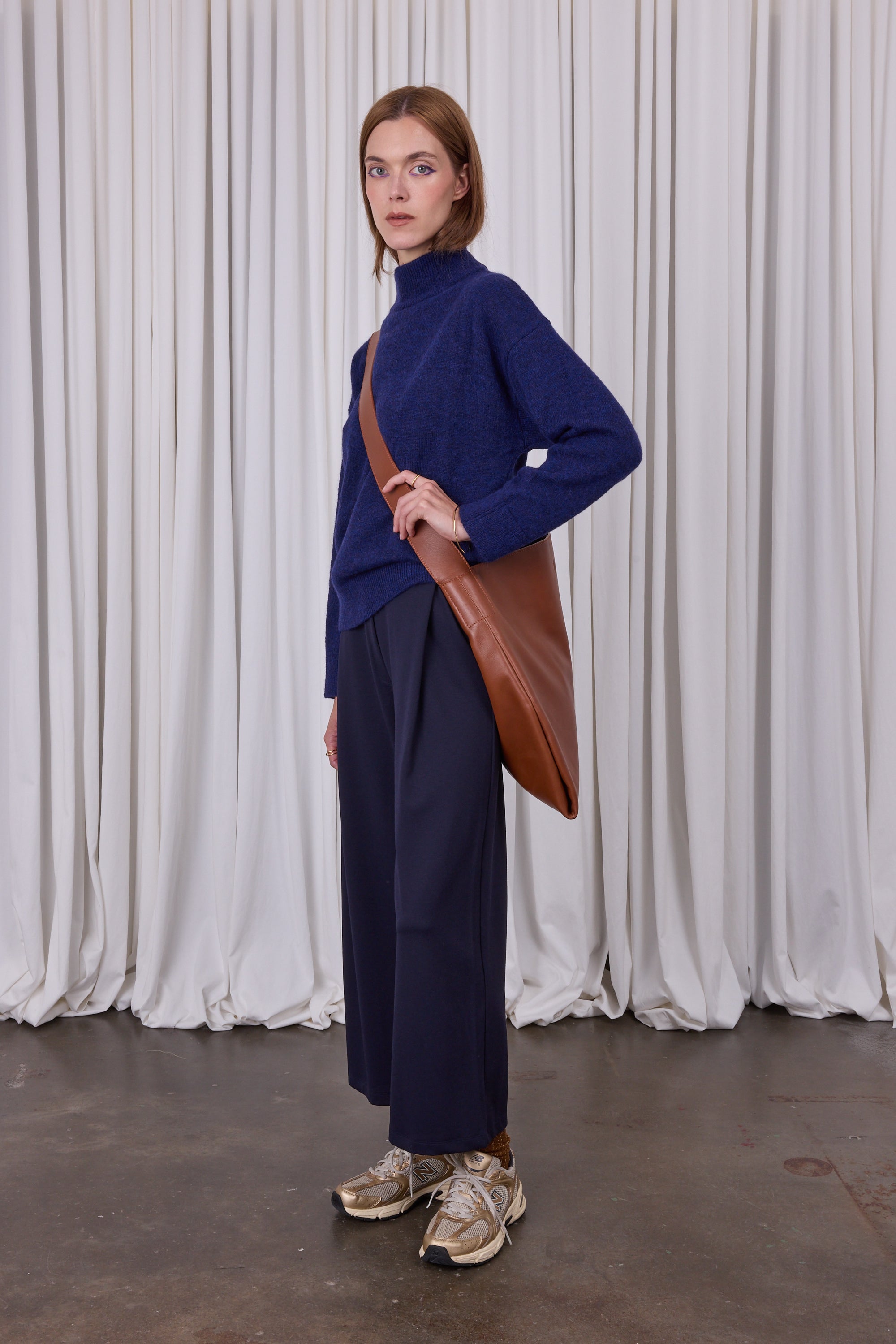 Große Crossbody-Handtasche aus cognacfarbenem Nappaleder