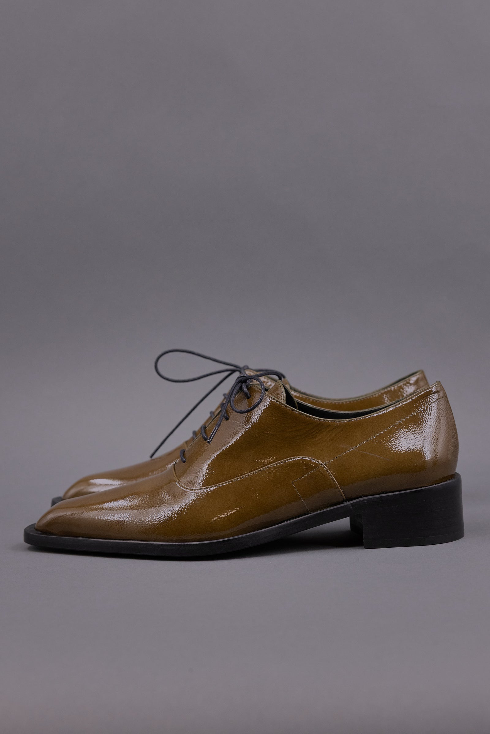 Goya veterschoen in patent olive