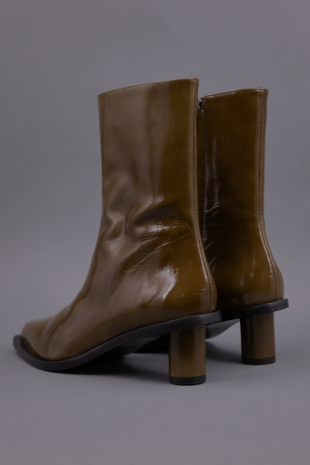 Gilda laarsje in patent olive