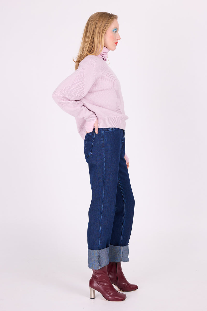 Maputo – Weicher lila Pullover mit Grafik