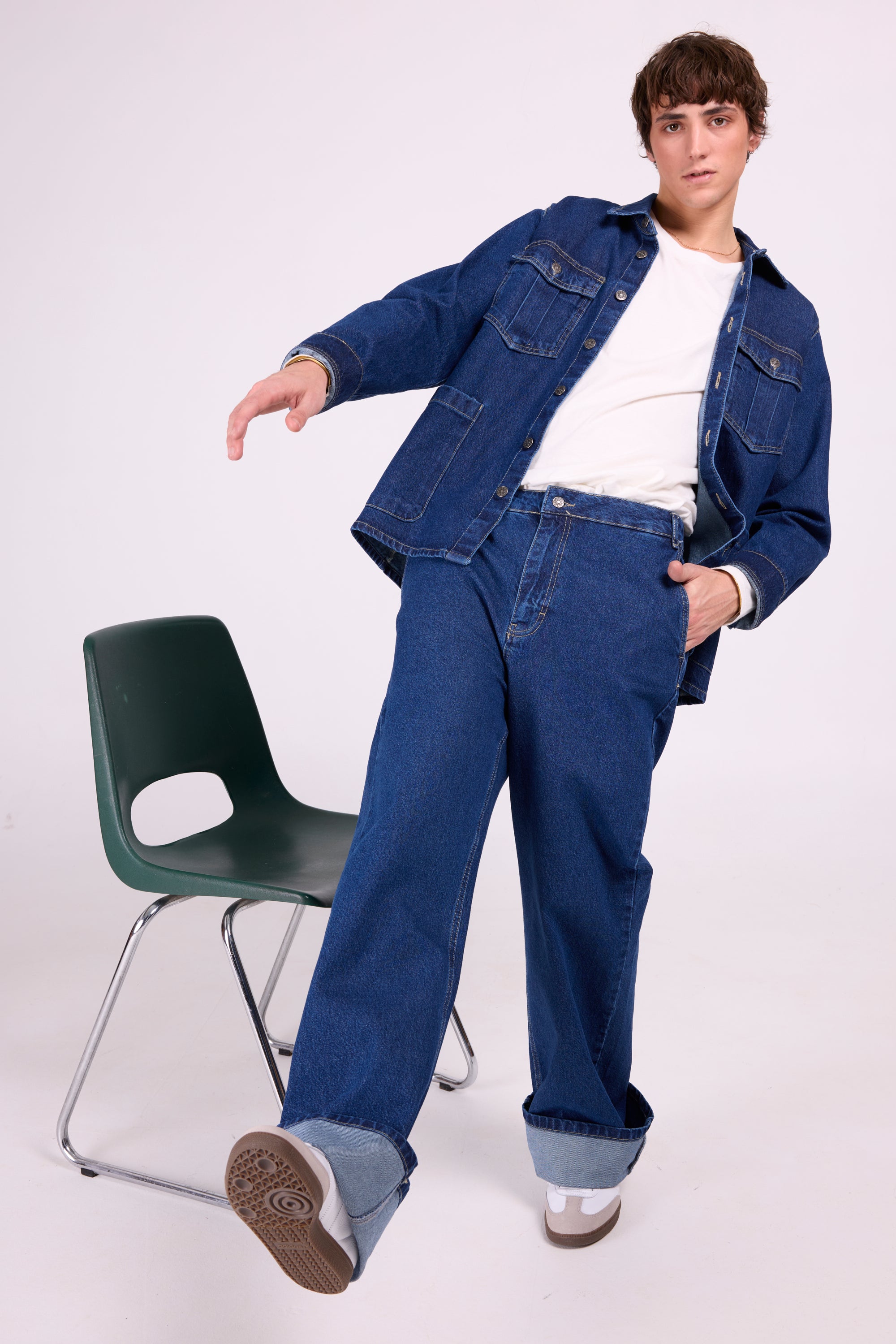 Davin dunkle Jeansweste