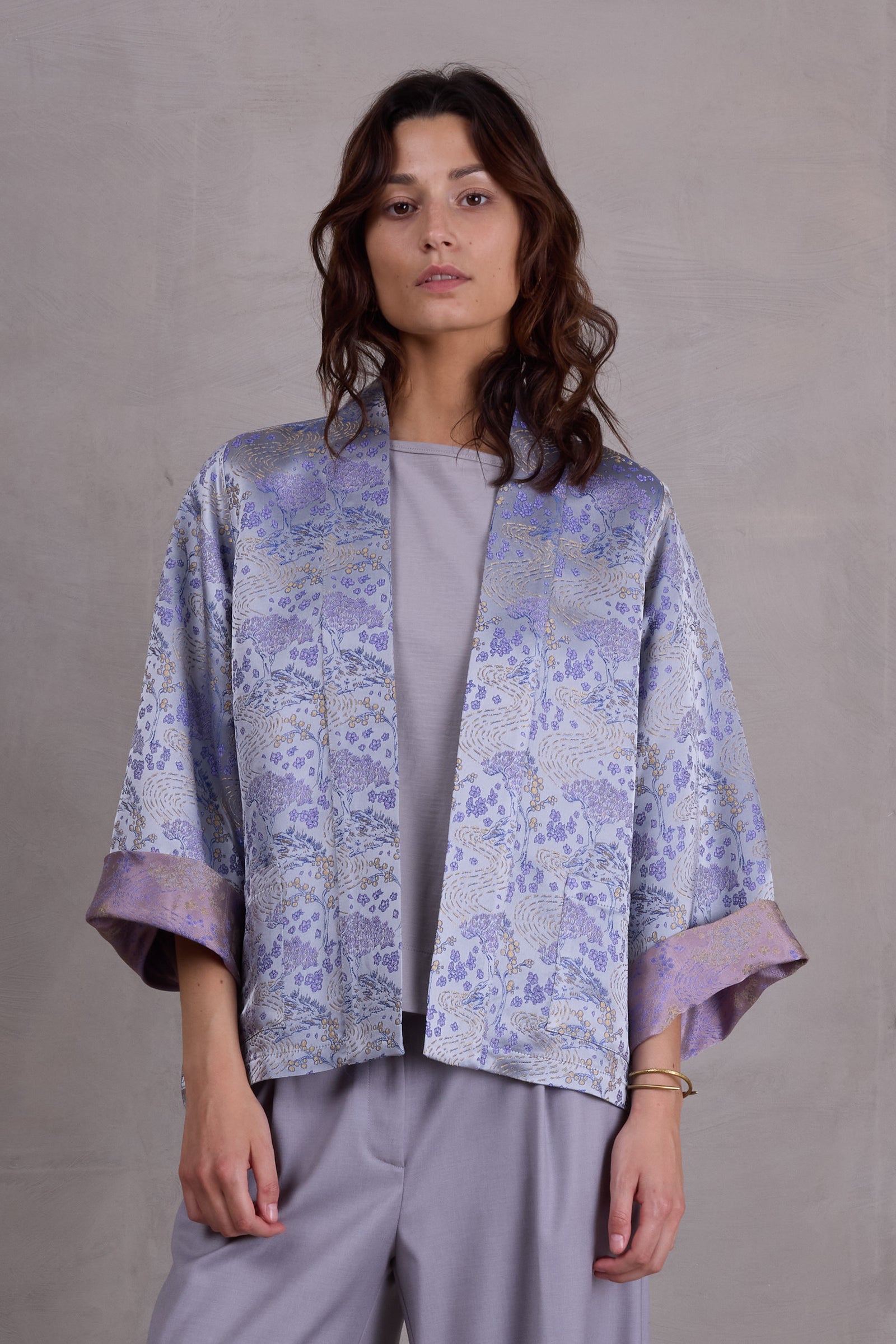 Flenn kimono in mystical blue sakura