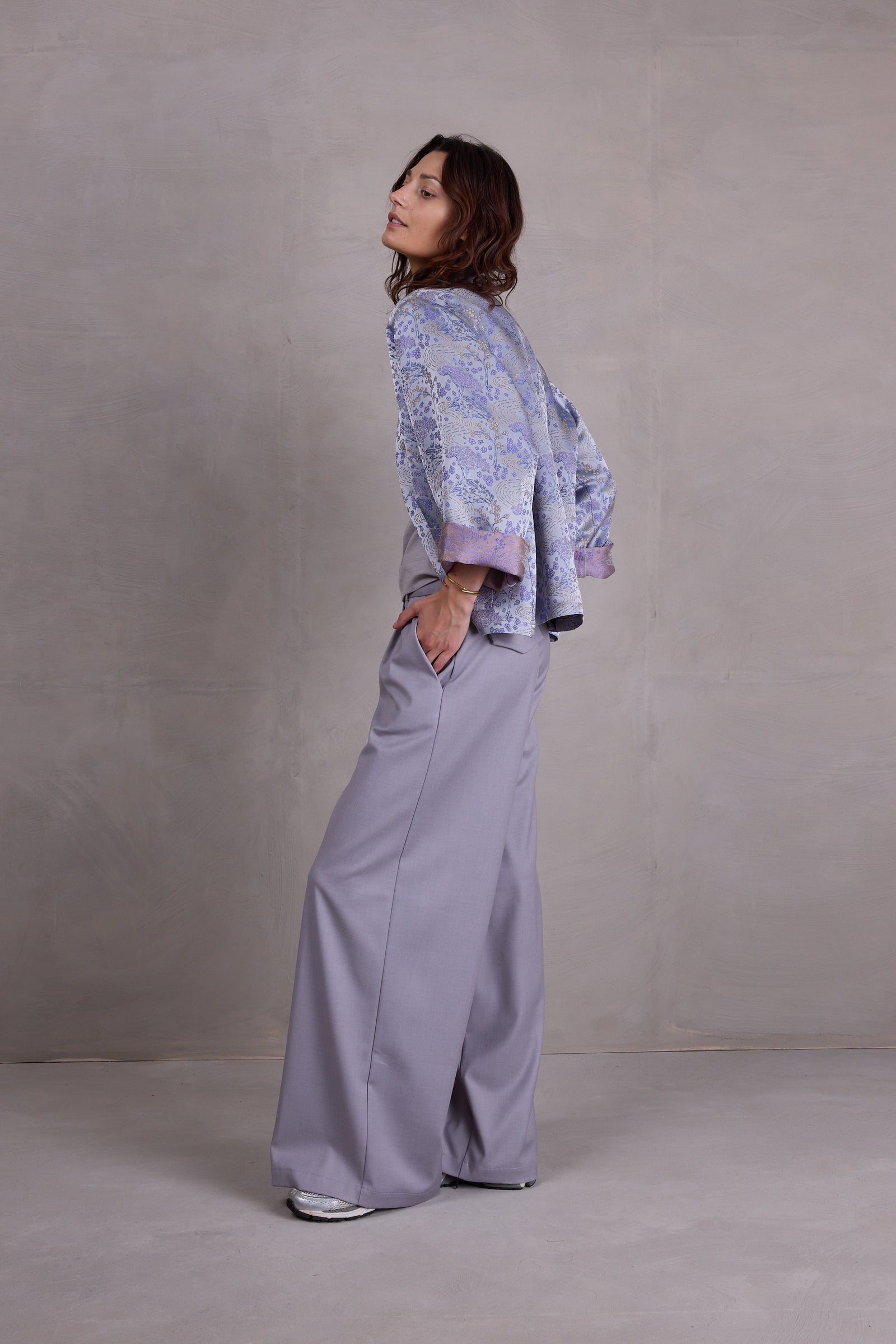 Flenn kimono in mystical blue sakura