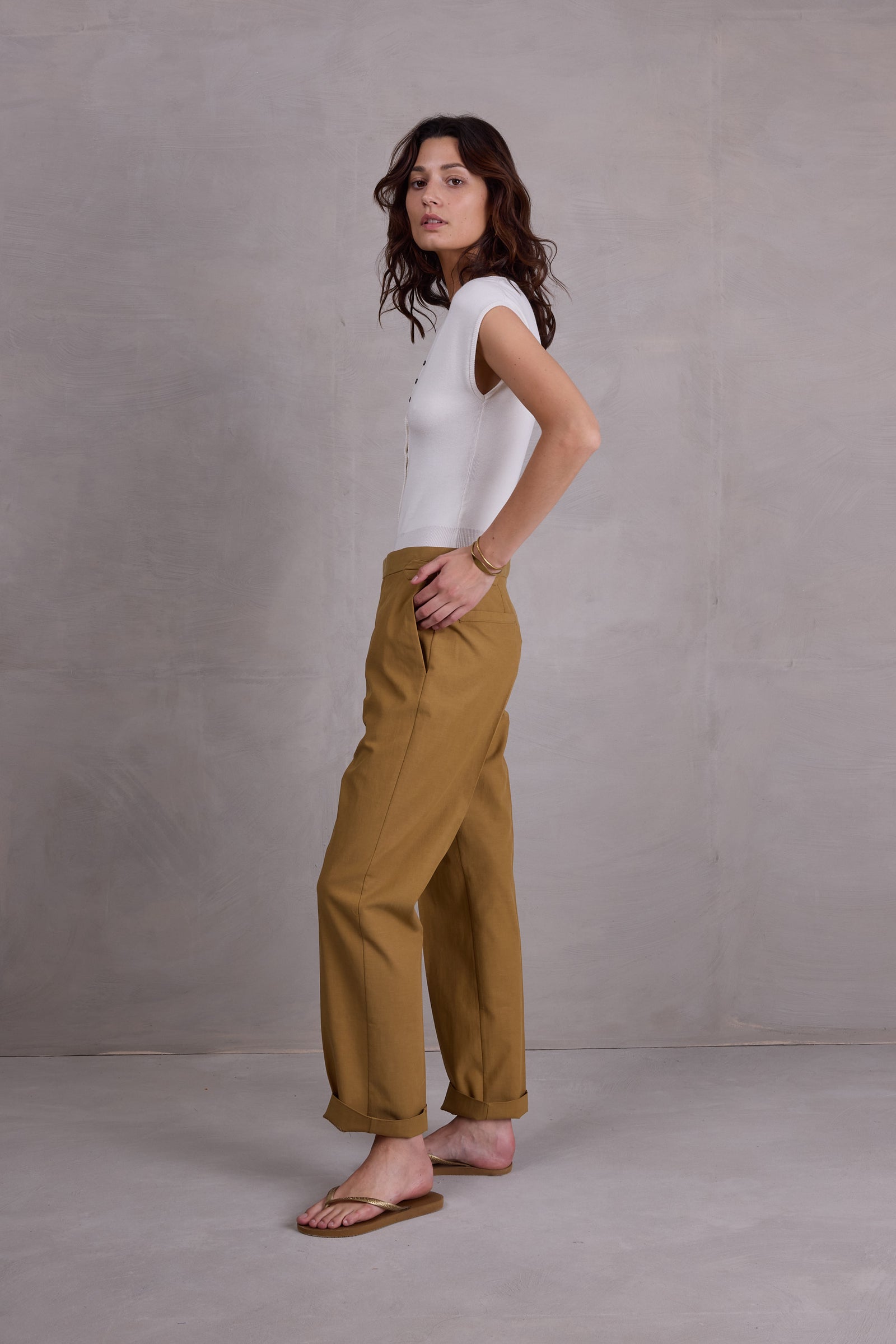 Oman body in off white