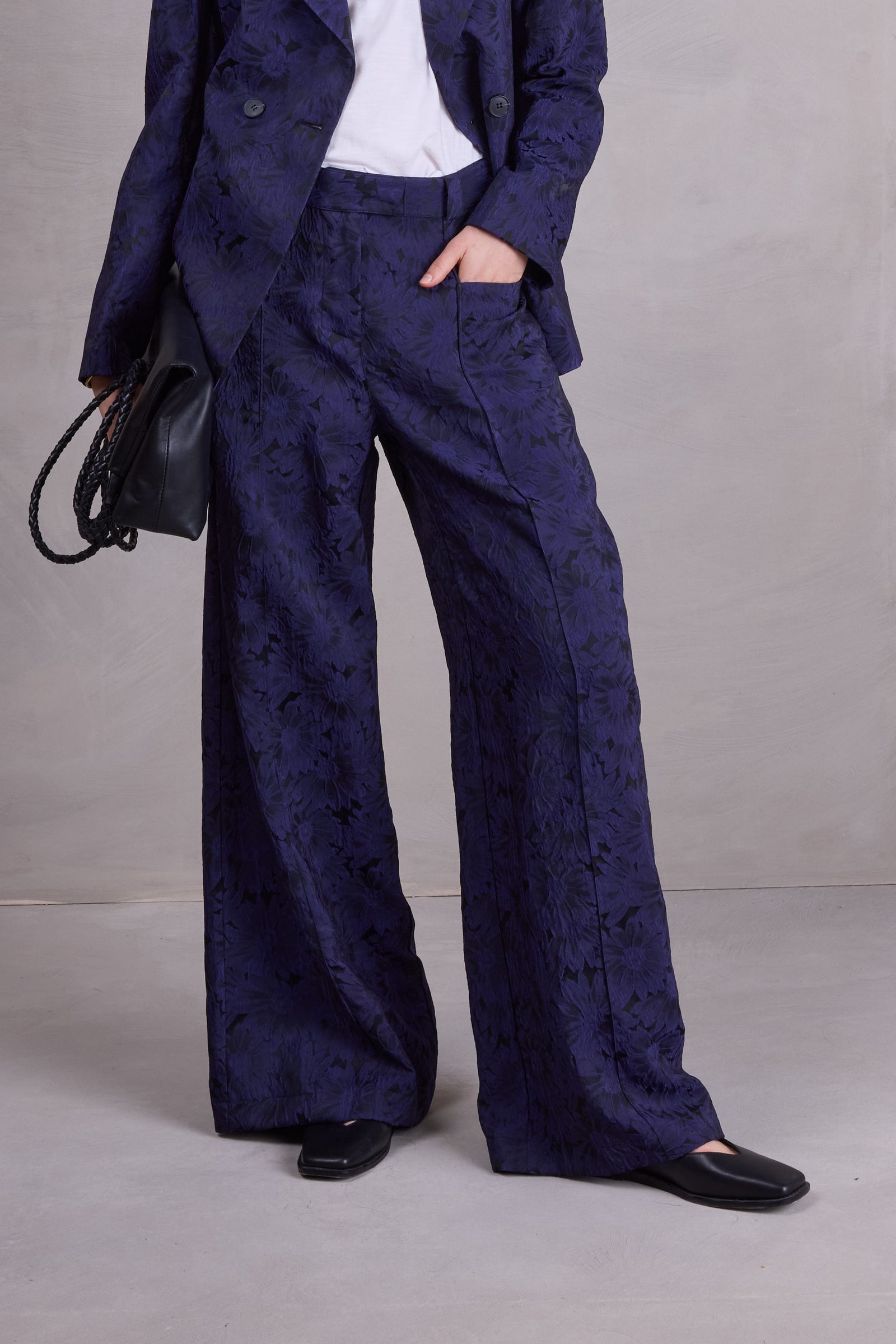 Bolivar trousers in night blue daisy