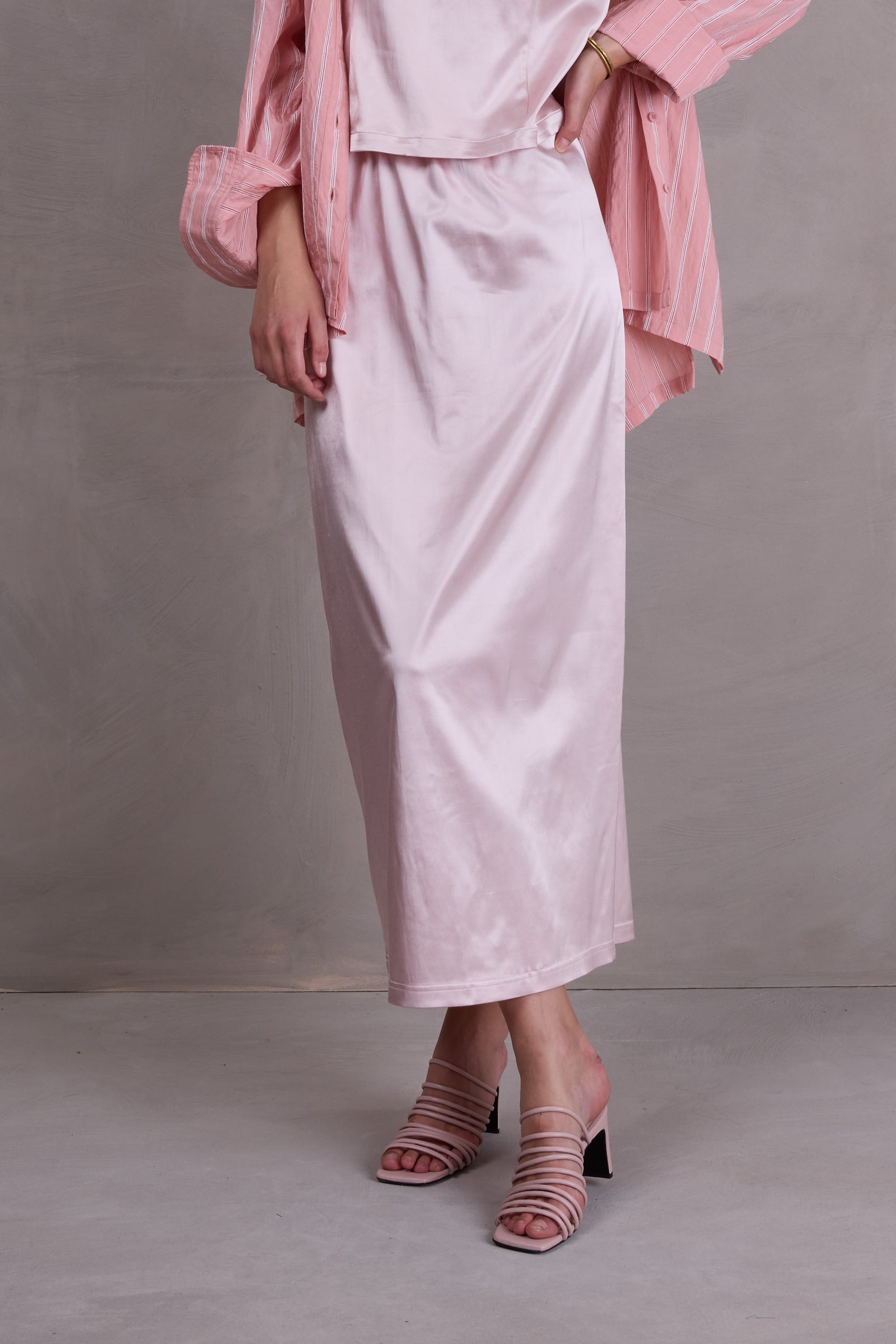 Fazil Rock aus blush Satin