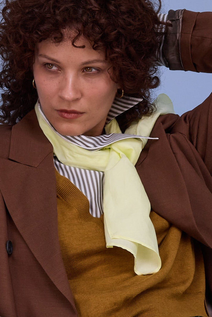 Hee scarf in tender yellow