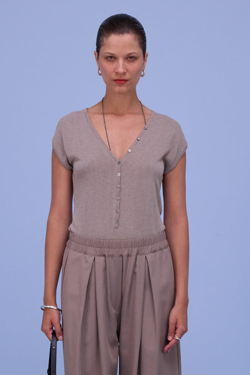 Hommage body in warm grey