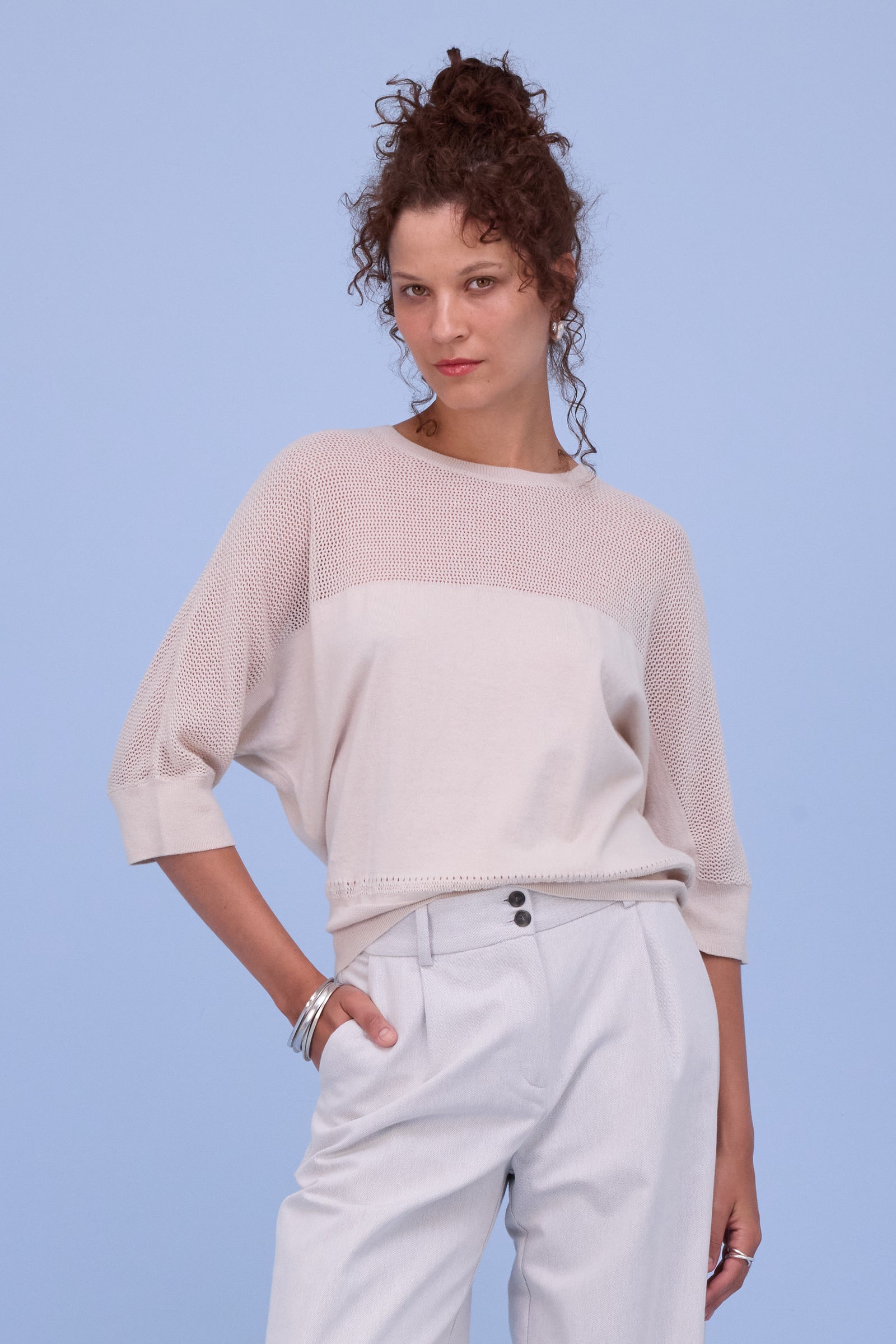 Hiroo top in almond