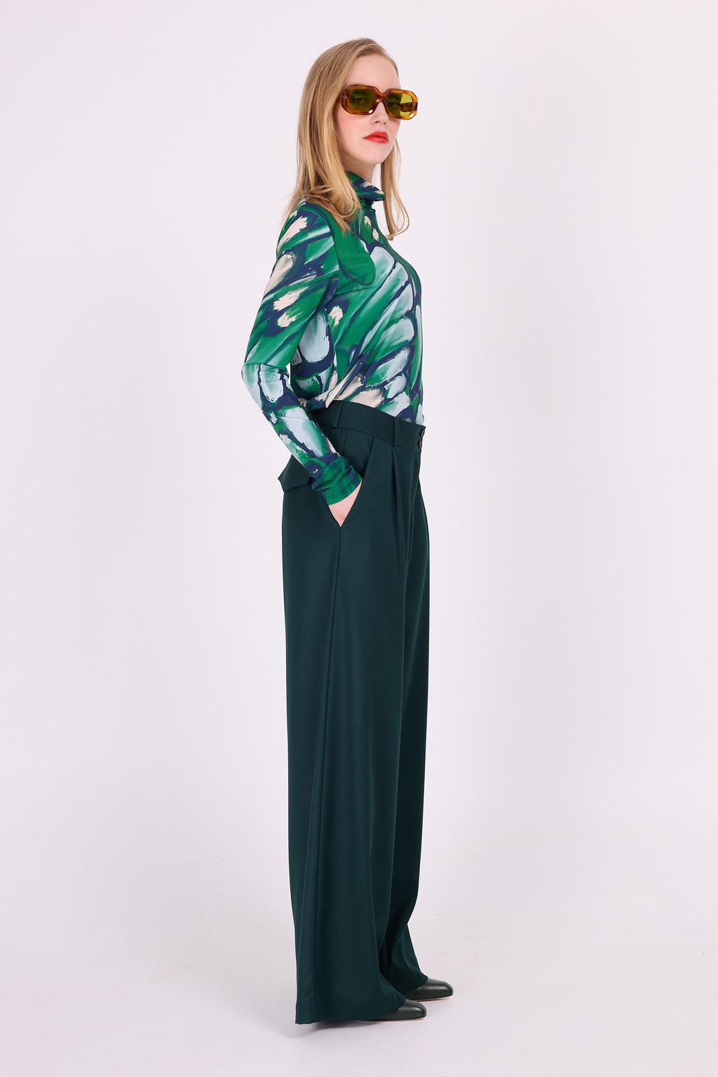 Edson turtleneck T-shirt in beetle green wings