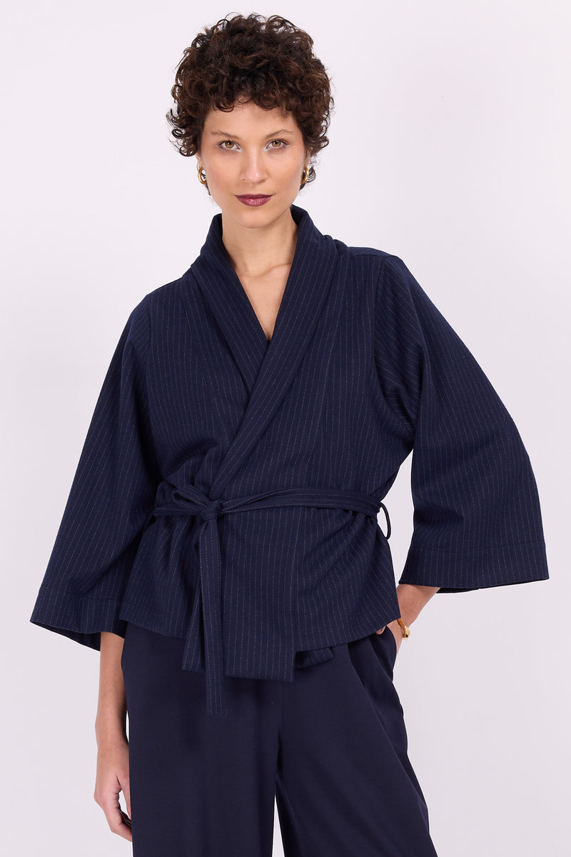Ediz – Marineblaue Kimonojacke mit Nadelstreifen