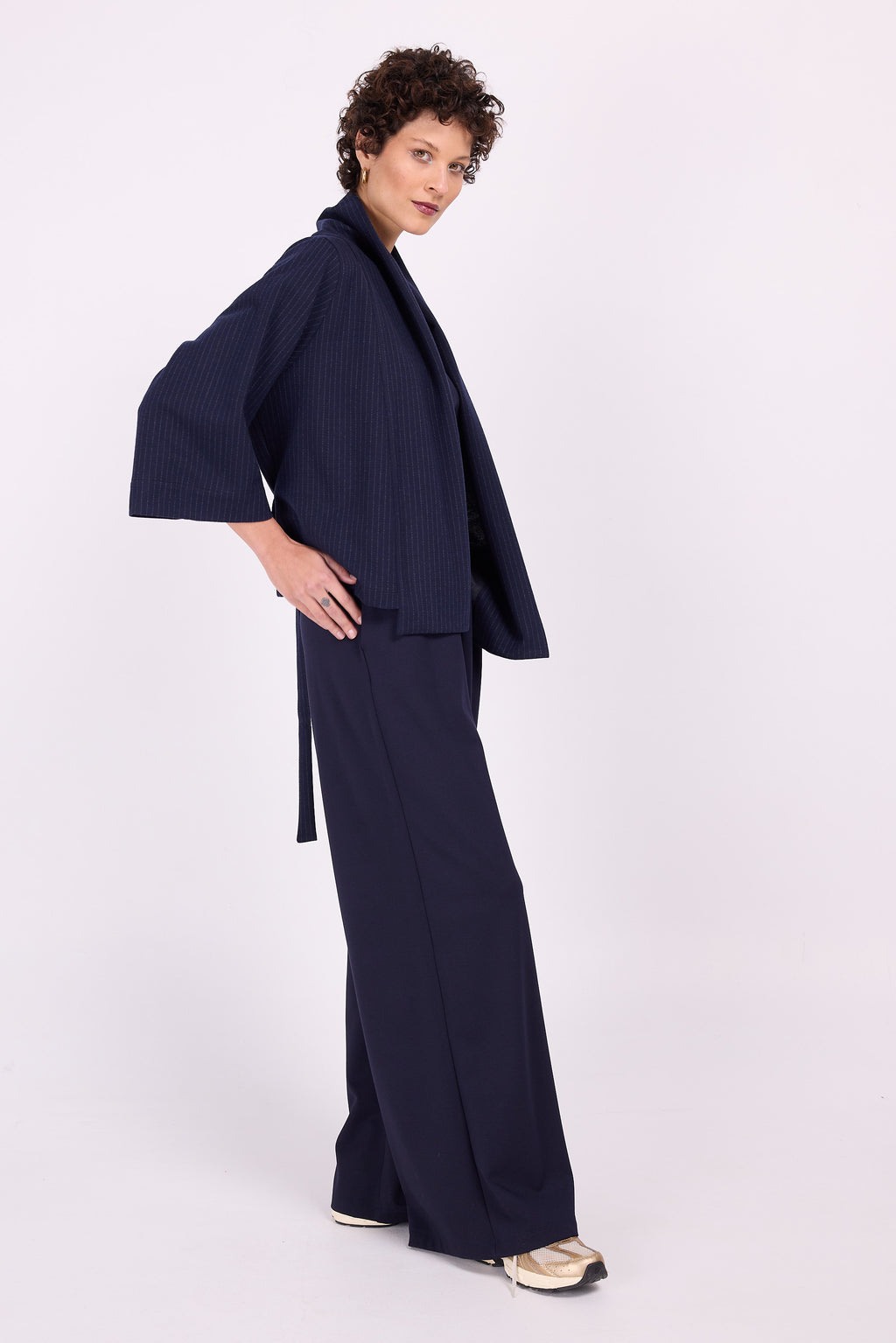 Ediz – Marineblaue Kimonojacke mit Nadelstreifen