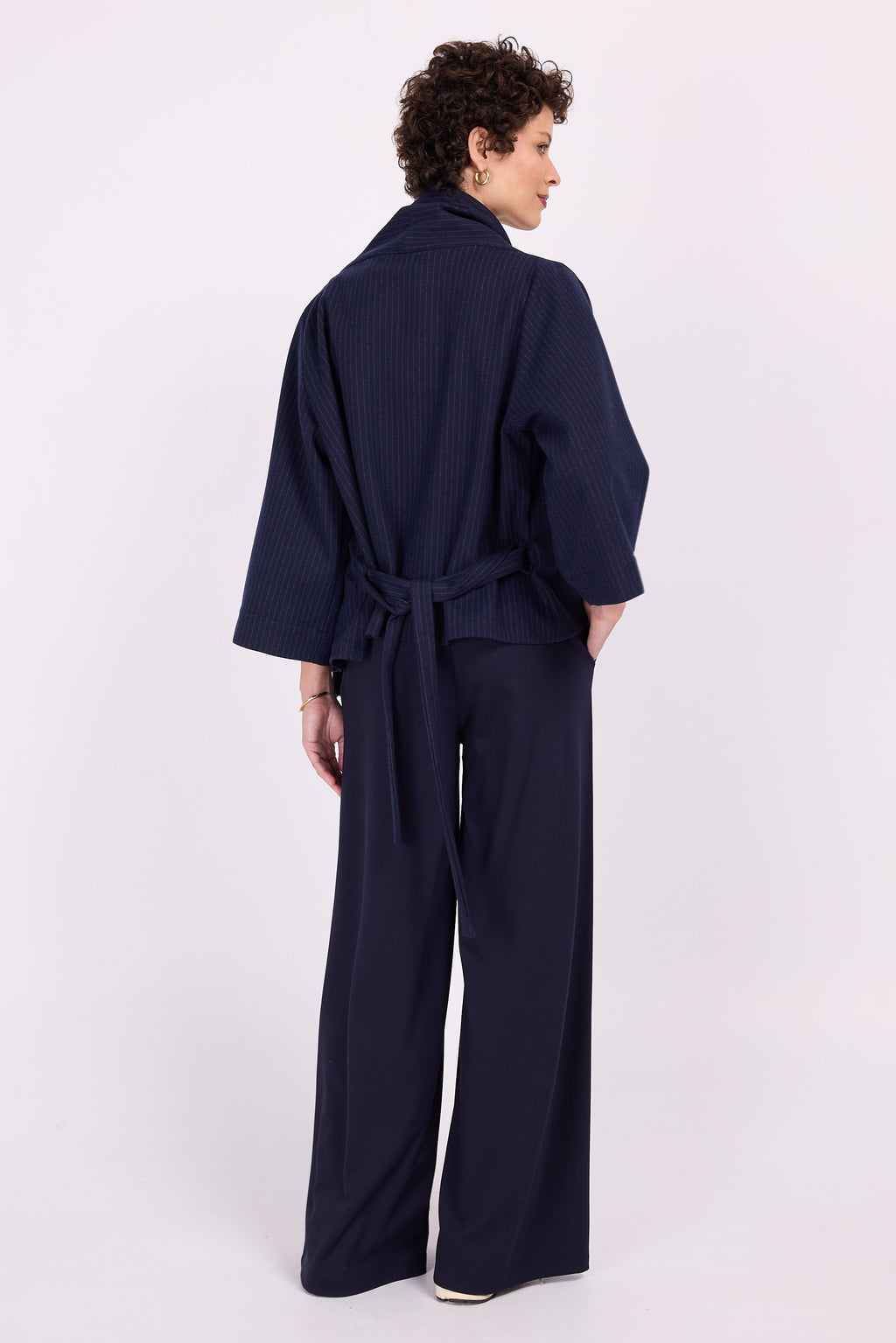 Ediz – Marineblaue Kimonojacke mit Nadelstreifen