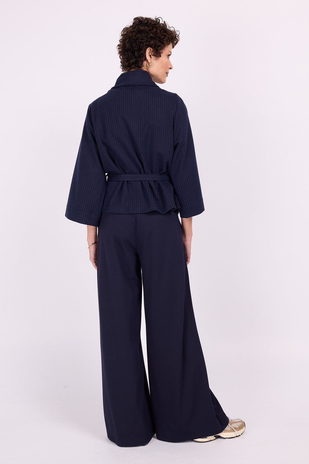 Ediz – Marineblaue Kimonojacke mit Nadelstreifen
