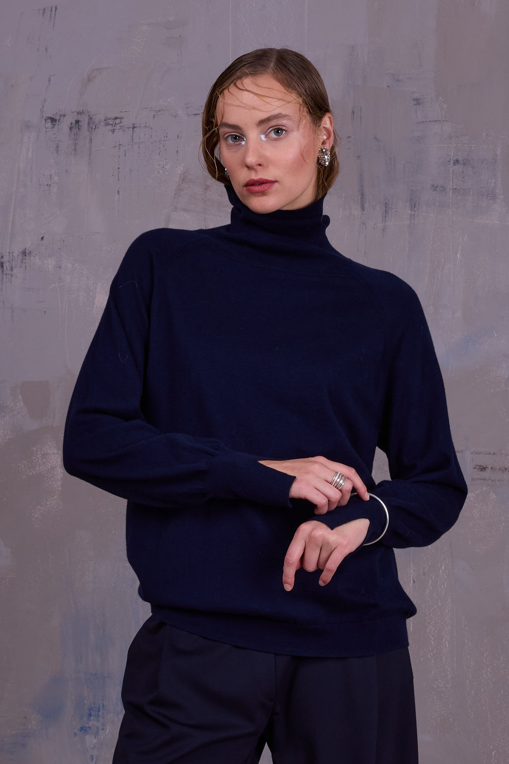 Gaetan turtleneck sweater in dark navy