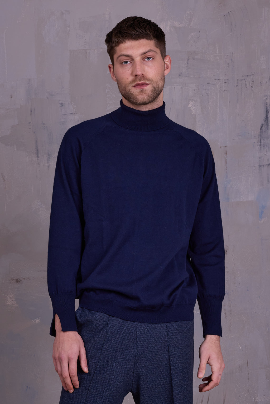 Gaetan turtleneck sweater in dark navy