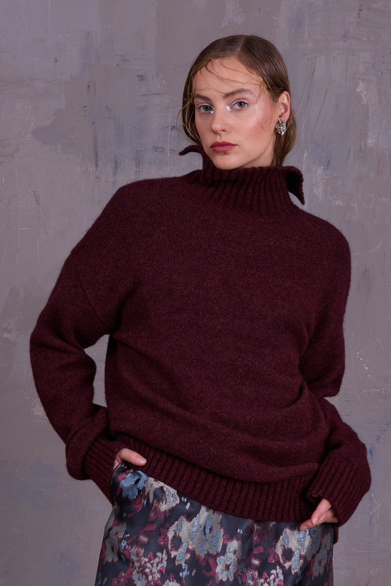 Grace turtleneck sweater in merlot