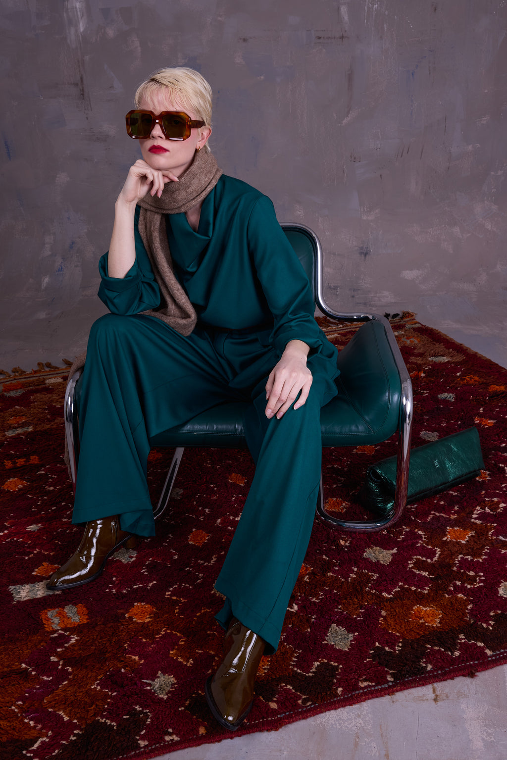 Guy trousers in sea green