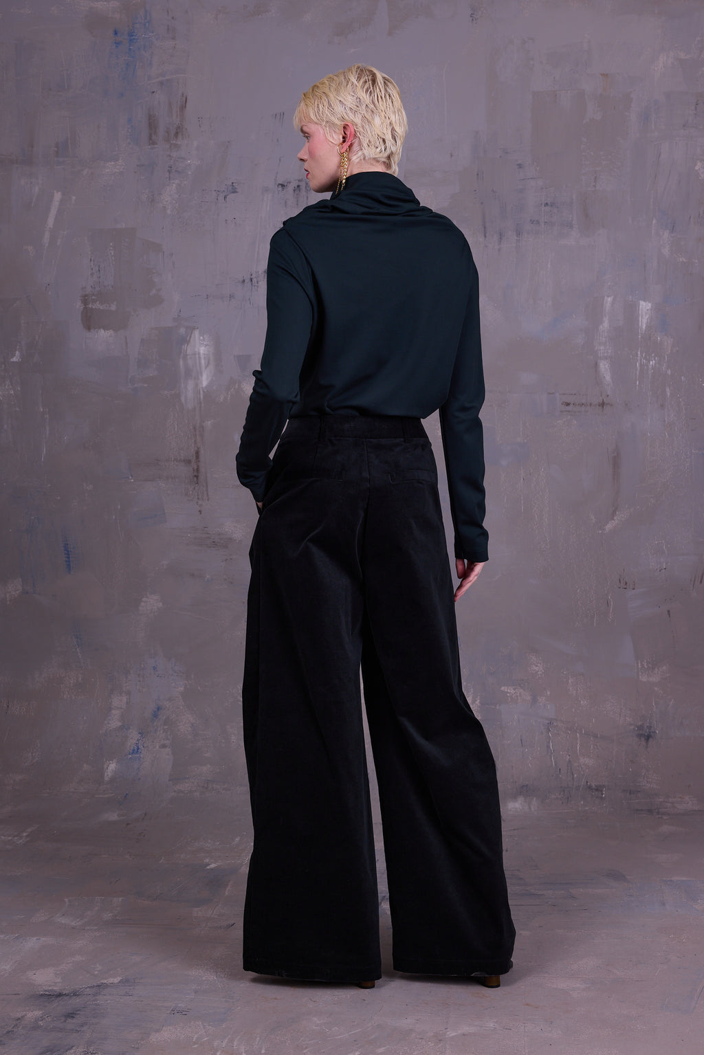 Guy trousers in black forest velvet